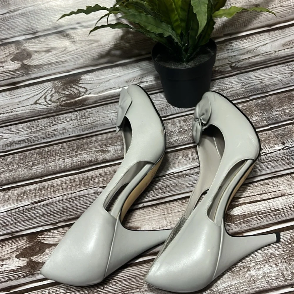 Calico Women's Gray Heels with Bow Detail and side cut out. Size 7.5